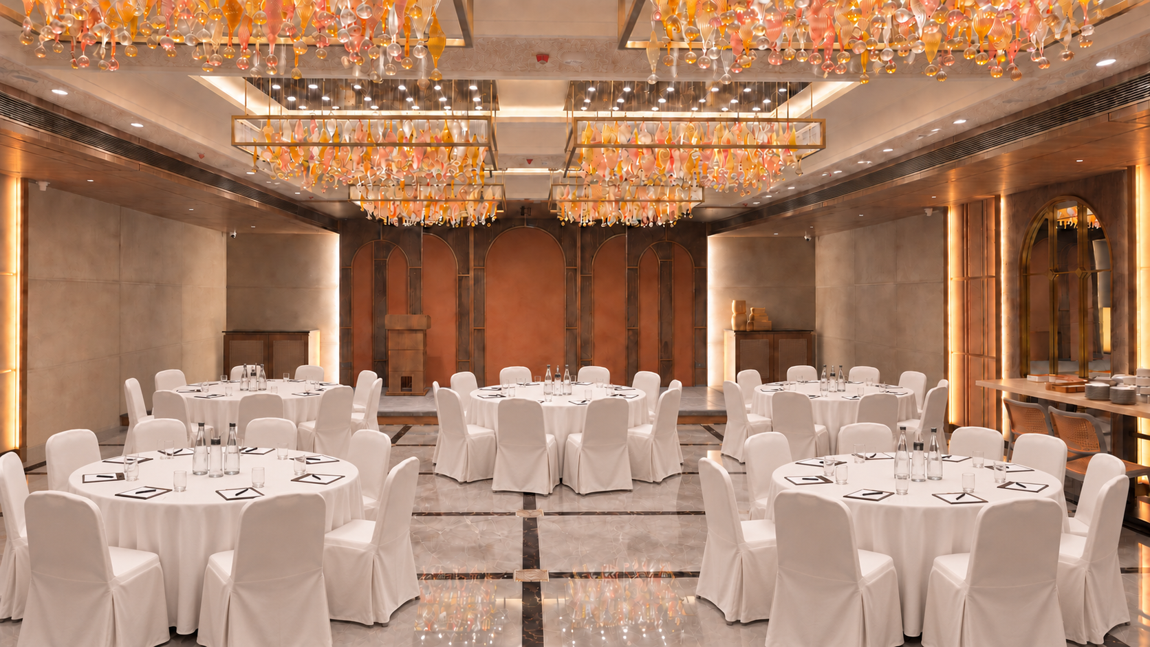 Crystal Grand · Round-table arrangement